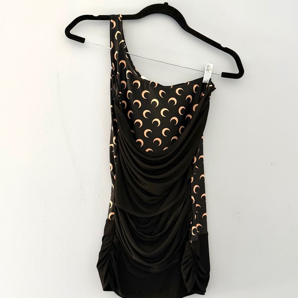 Marine Serre Tops - Authentic, Marine Serre
Single Shoulder Strap Draped Top. Size Medium